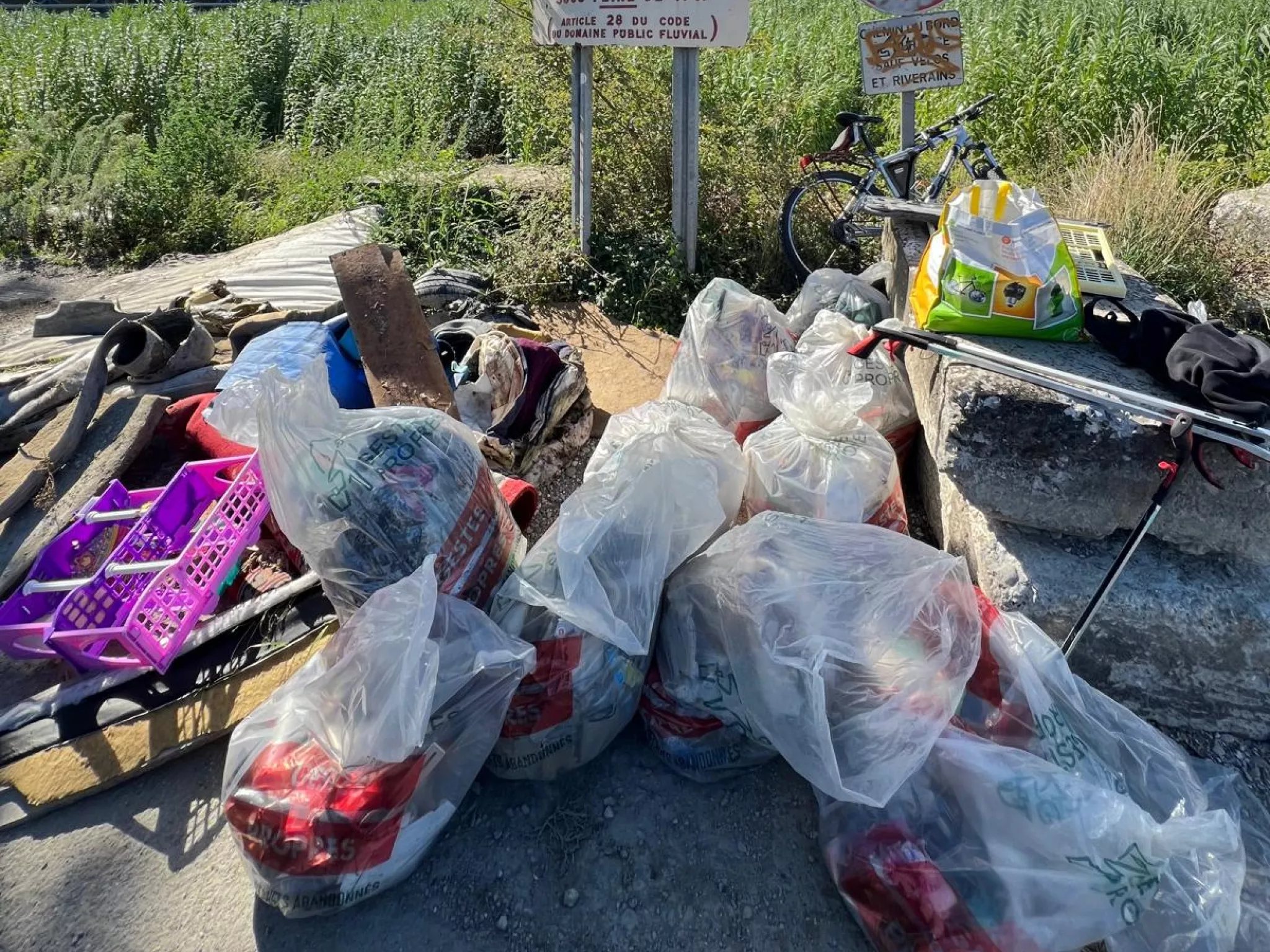 Déchets récupérés sur une partie de la berge